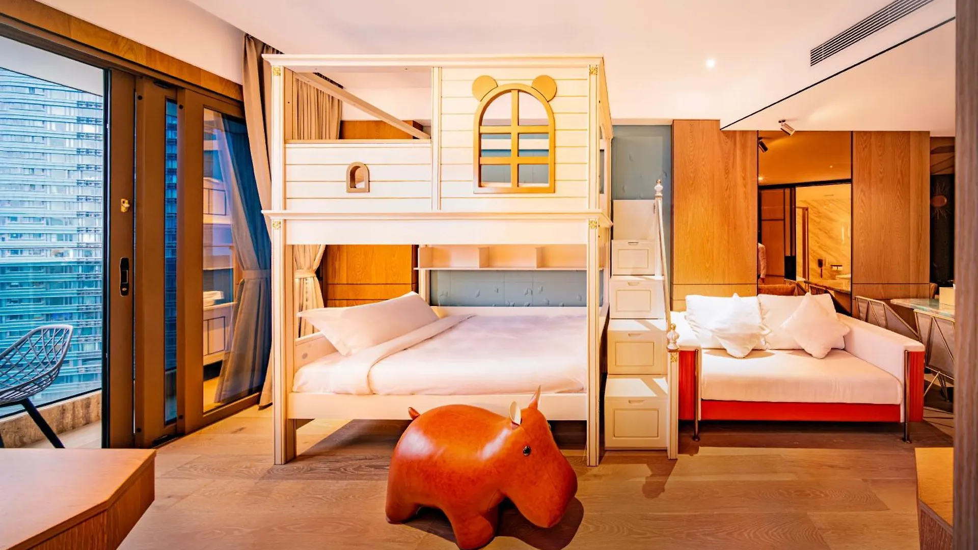 מקאו Yoho Treasure Island Hotel